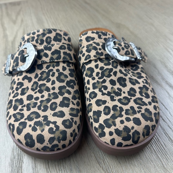 Blowfish Malibu Leopard Print Clogs. New. (No box) - Picture 2 of 5